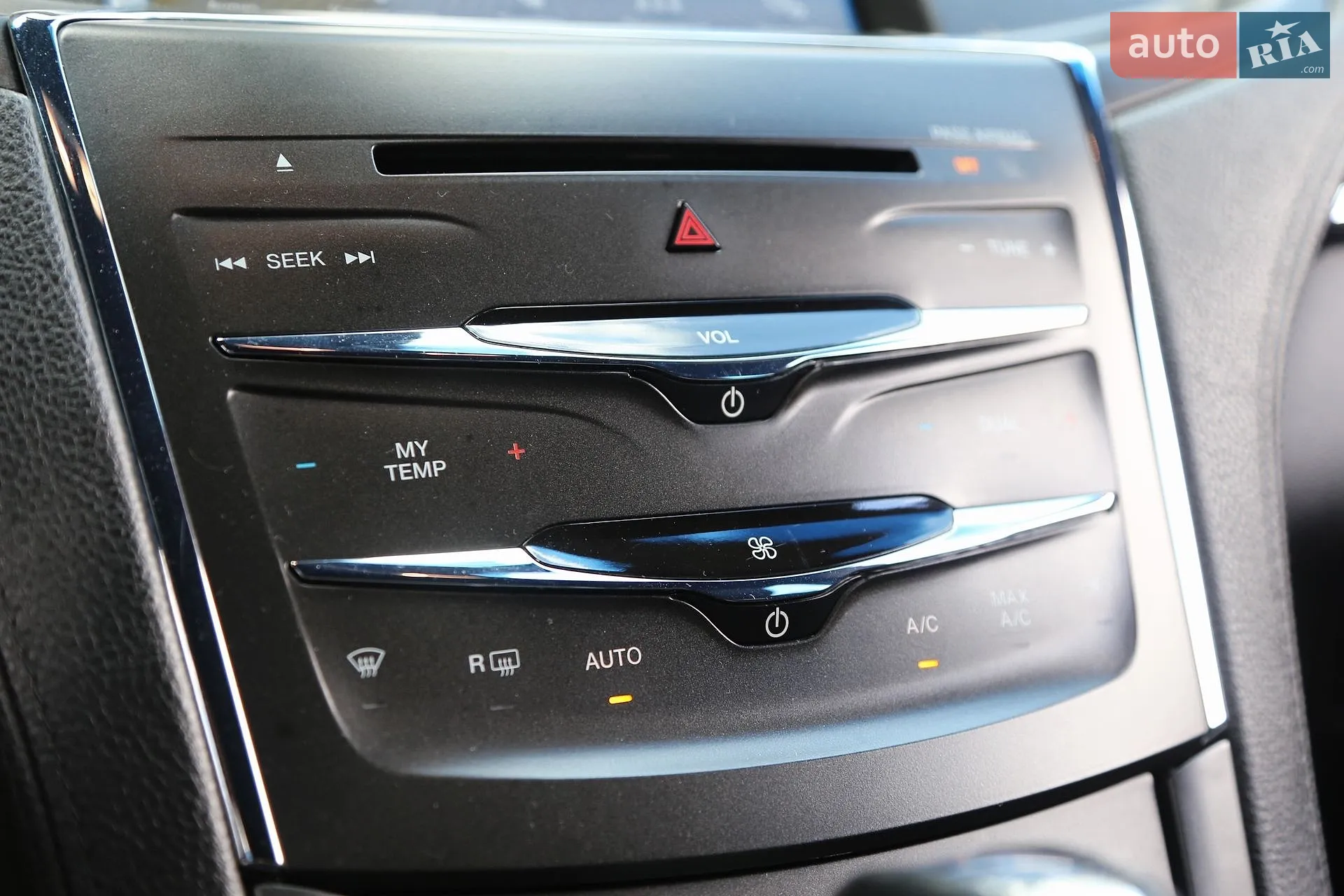 2016 Lincoln MKS - мініатюра 21