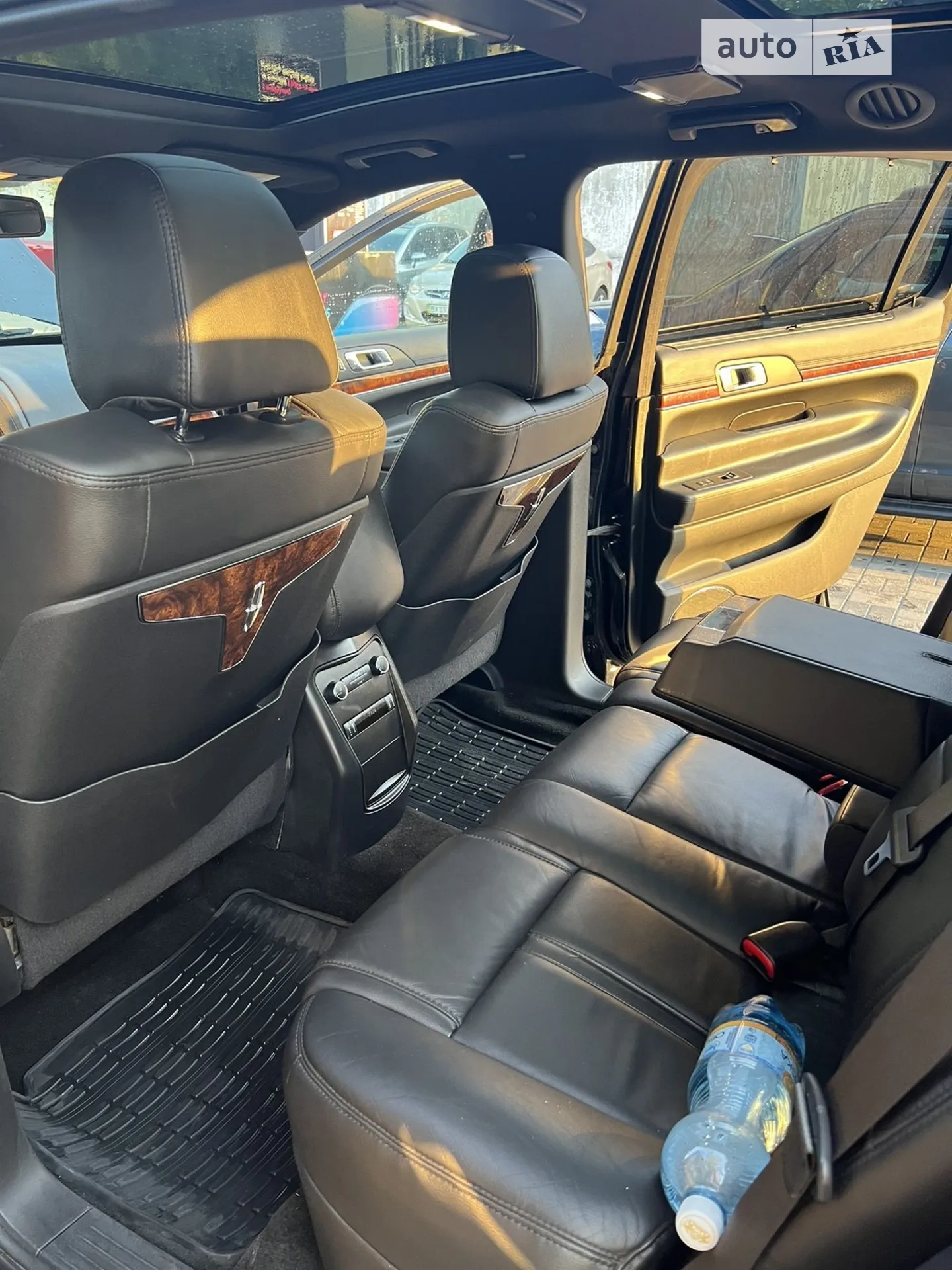 2018 Lincoln MKT - мініатюра 32