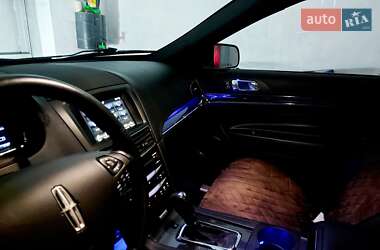 Внедорожник / Кроссовер Lincoln MKT 2017 в 