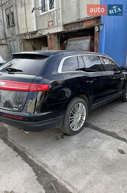 Позашляховик / Кросовер Lincoln MKT 2017 в 