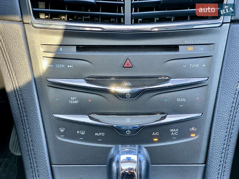 Внедорожник / Кроссовер Lincoln MKT 2016 в Киеве