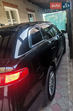 Внедорожник / Кроссовер Lincoln MKT 2015 в 