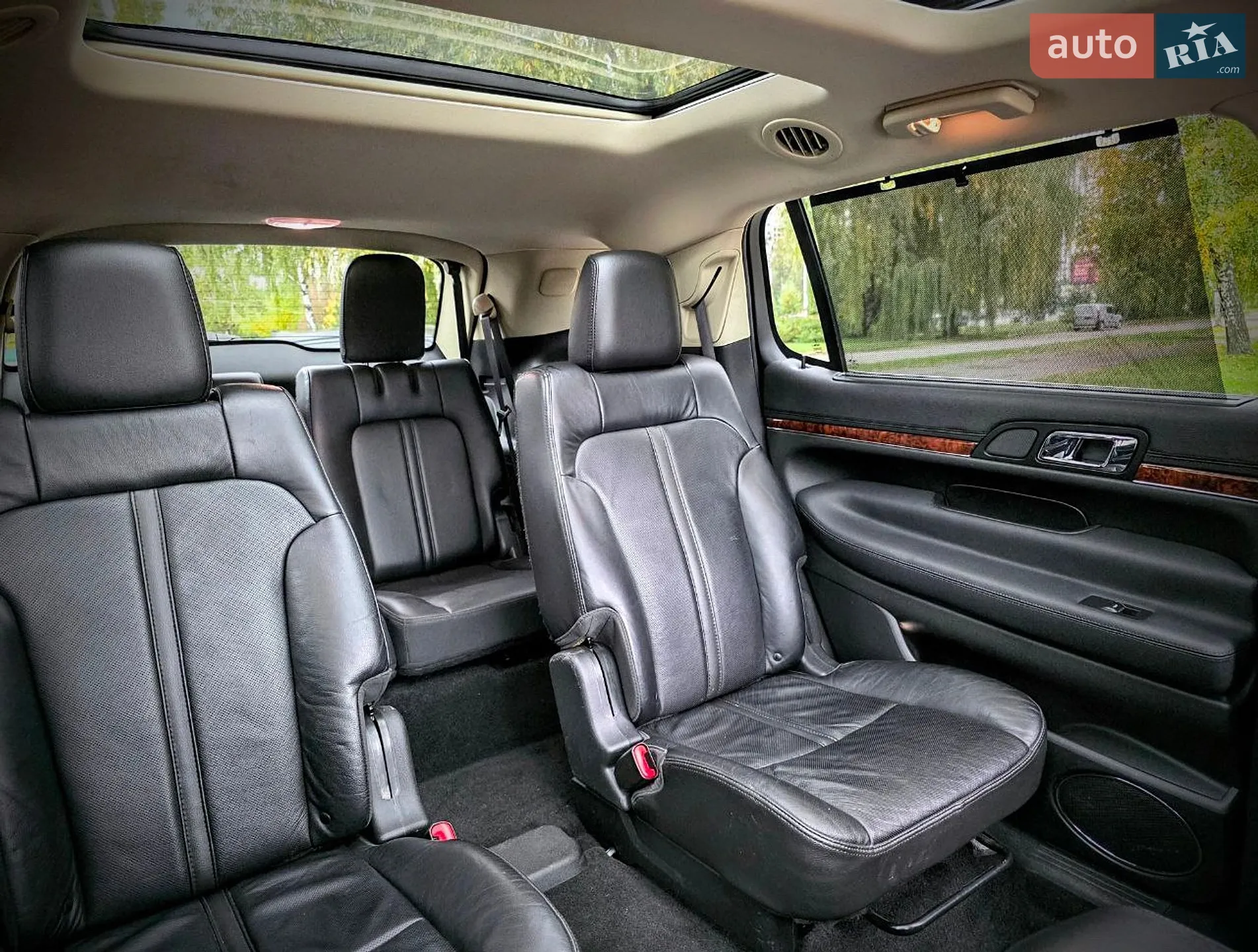 2019 Lincoln MKT - мініатюра 17