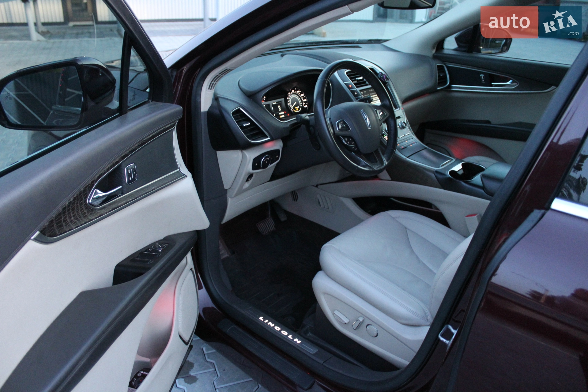 2017 Lincoln MKX - мініатюра 2