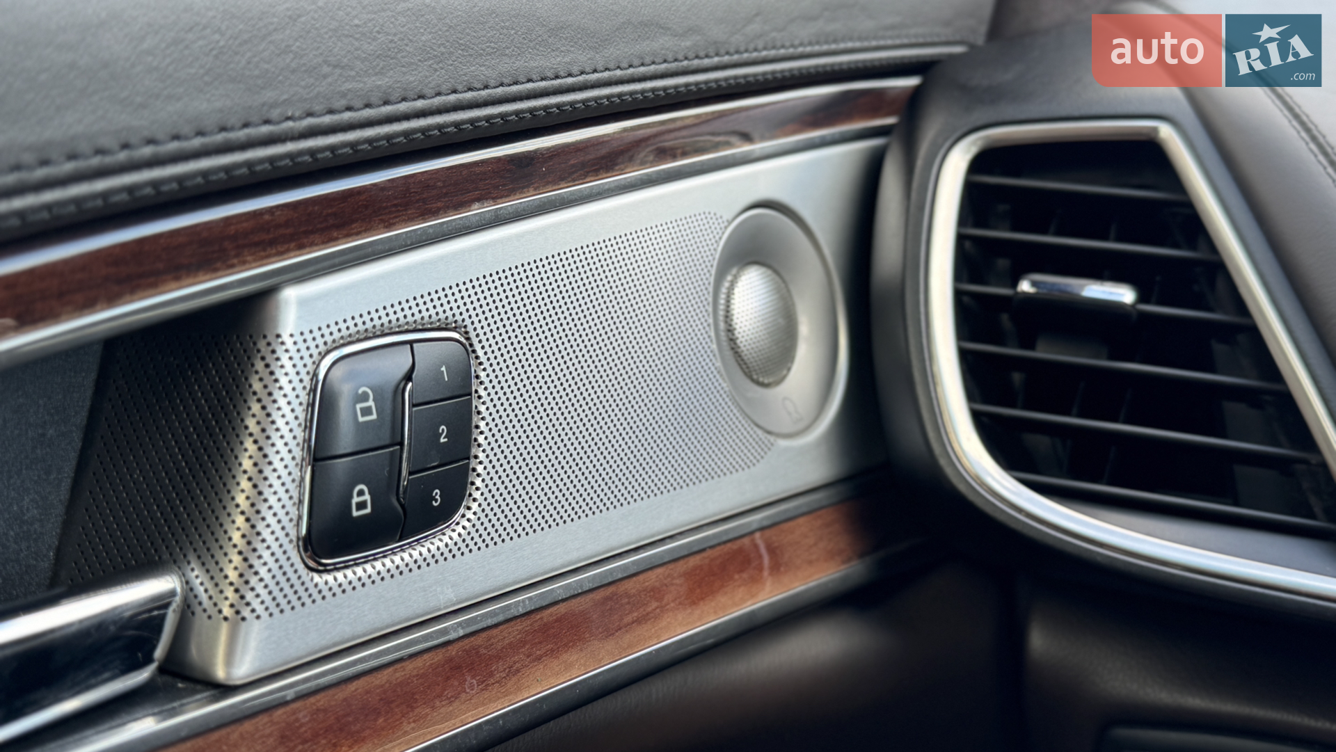 2016 Lincoln MKX - мініатюра 16