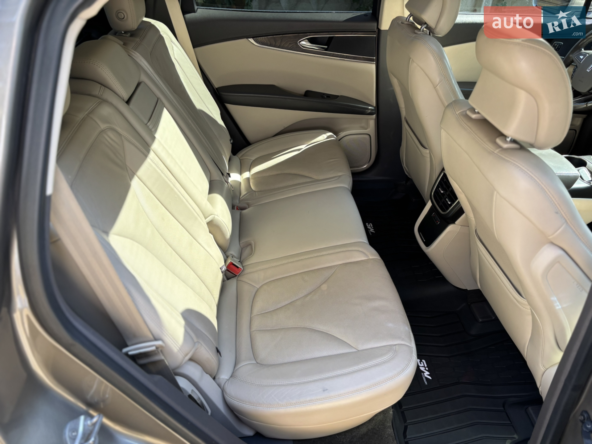 2016 Lincoln MKX - мініатюра 24