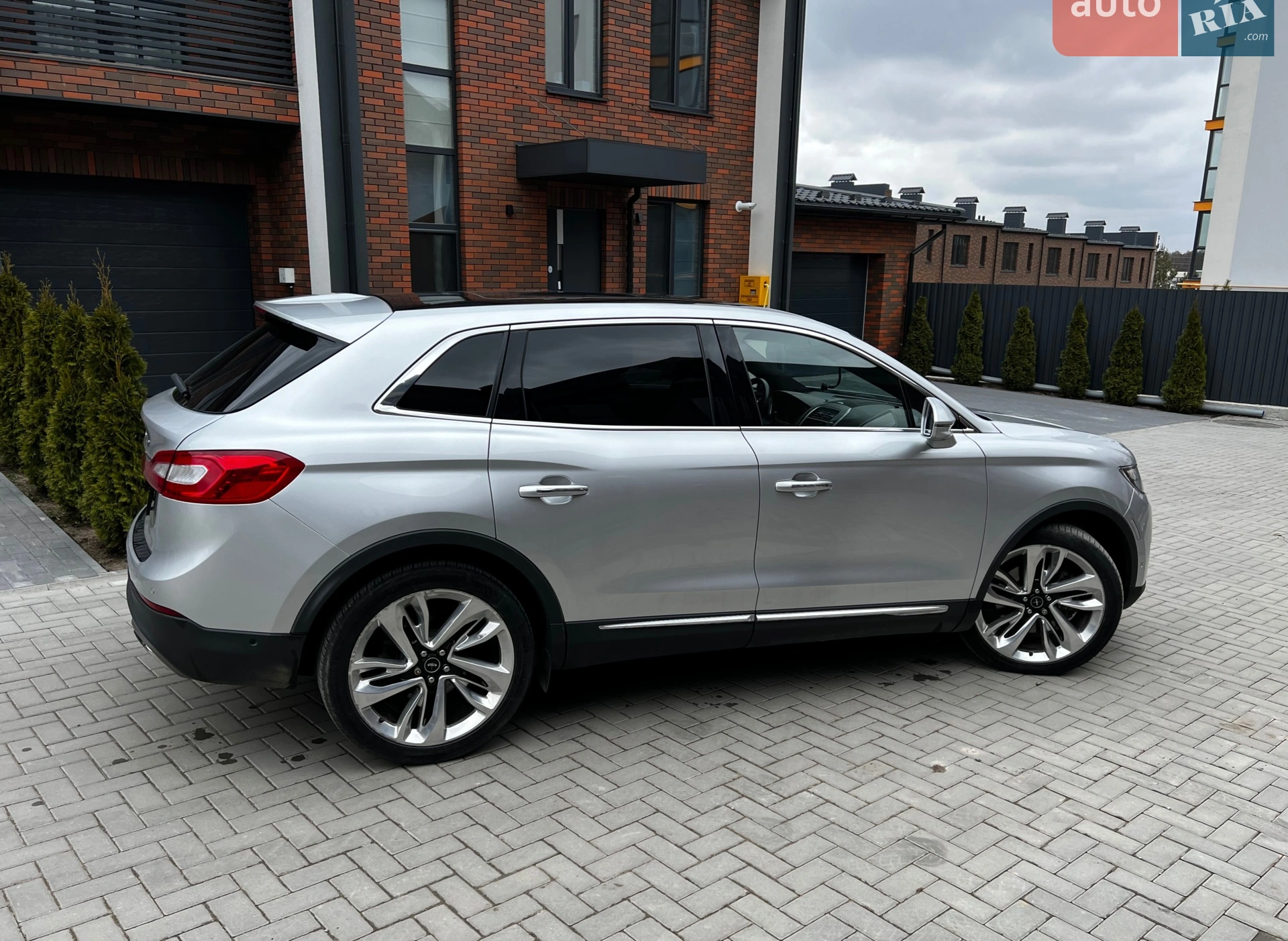 2016 Lincoln MKX - мініатюра 8