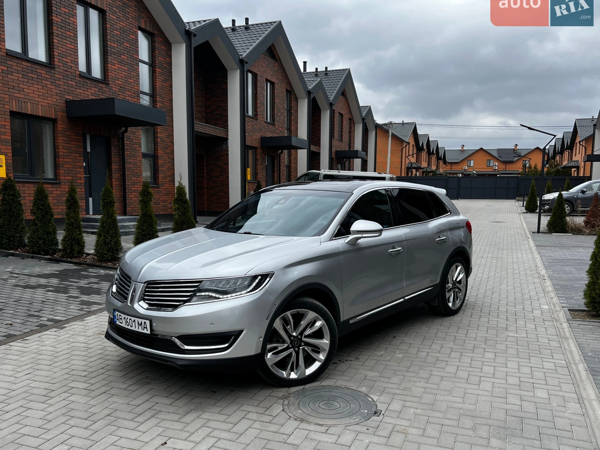 2016 Lincoln MKX - мініатюра 2
