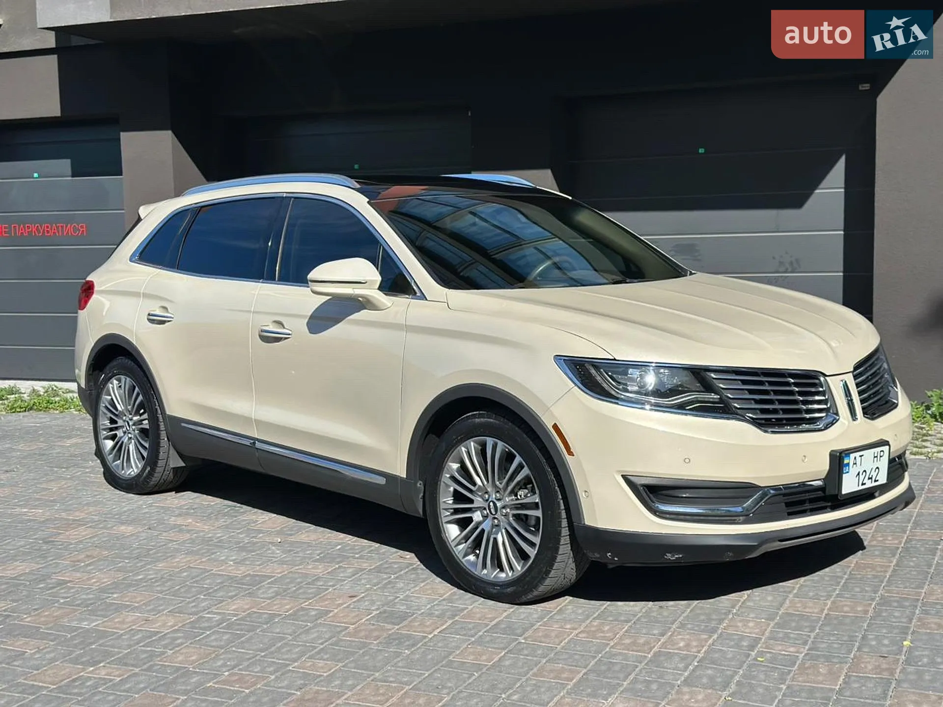 2016 Lincoln MKX - мініатюра 2