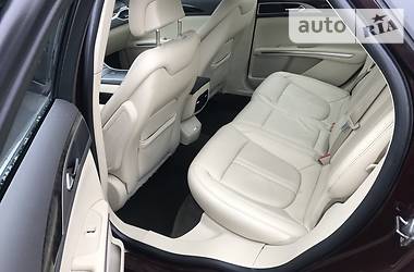 Седан Lincoln MKZ 2013 в 