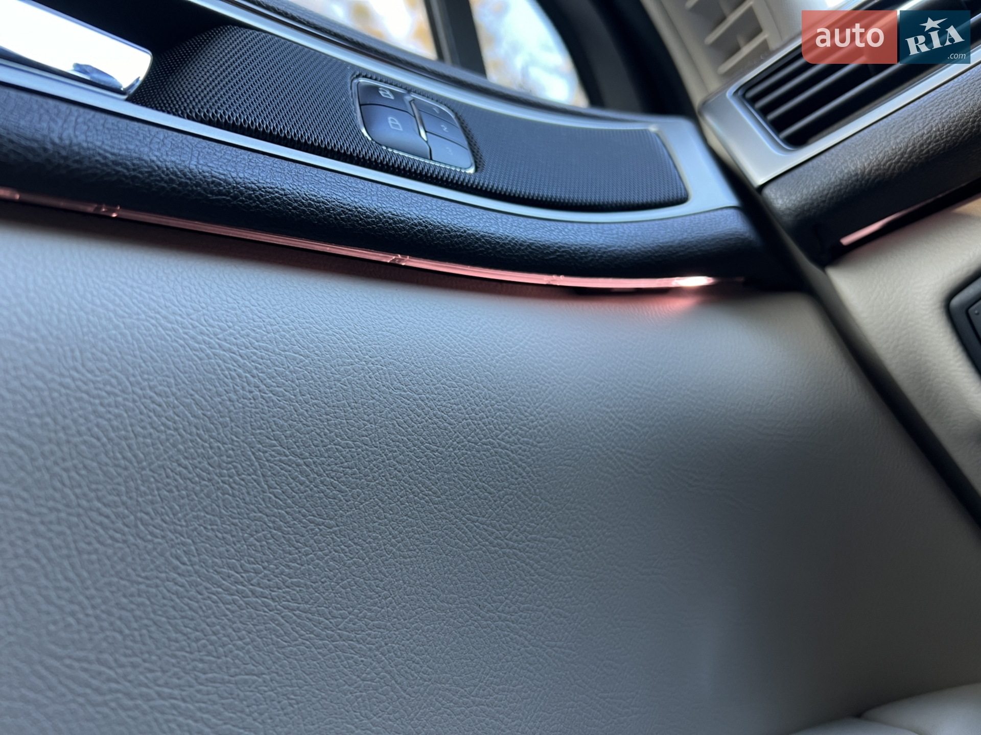 2016 Lincoln MKZ - мініатюра 41