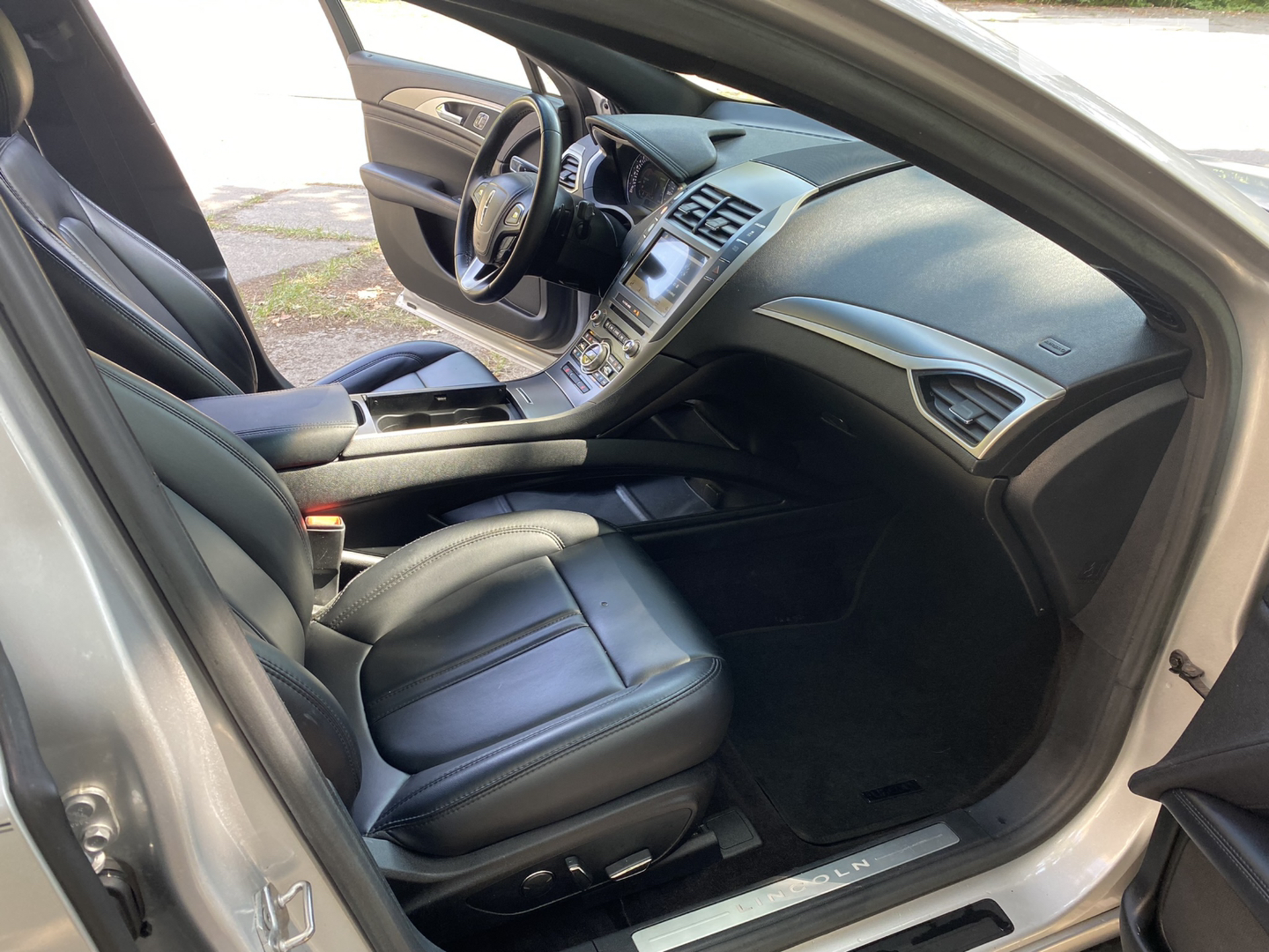 2017 Lincoln MKZ - мініатюра 32