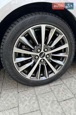 Седан Lincoln MKZ 2017 в Львові