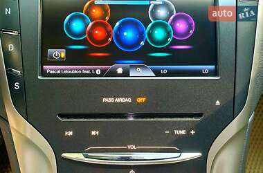 Седан Lincoln MKZ 2014 в Чернівцях