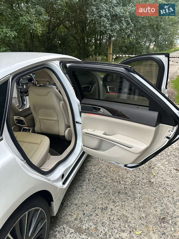 Седан Lincoln MKZ 2016 в Великодолинском