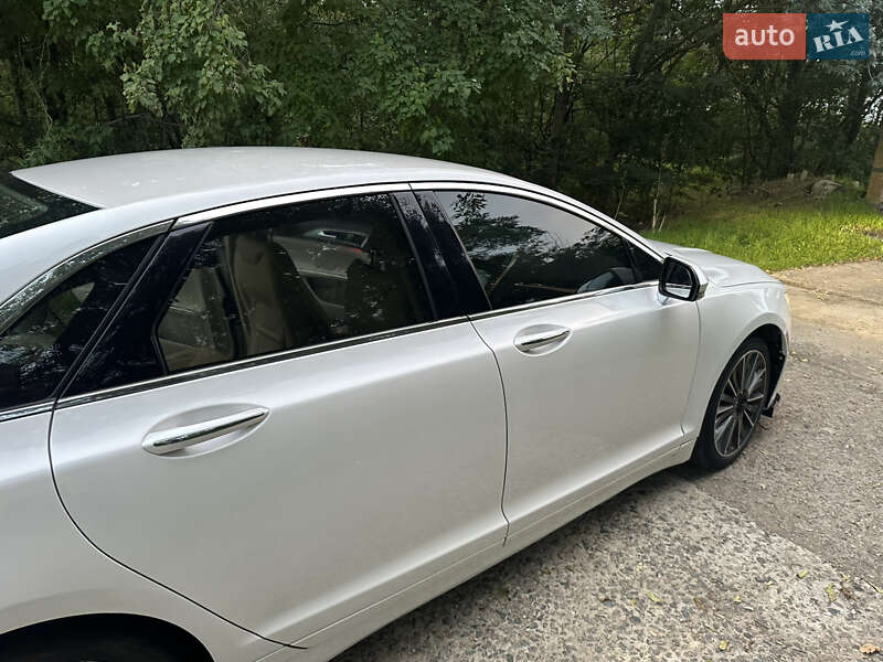 Седан Lincoln MKZ 2016 в Великодолинском