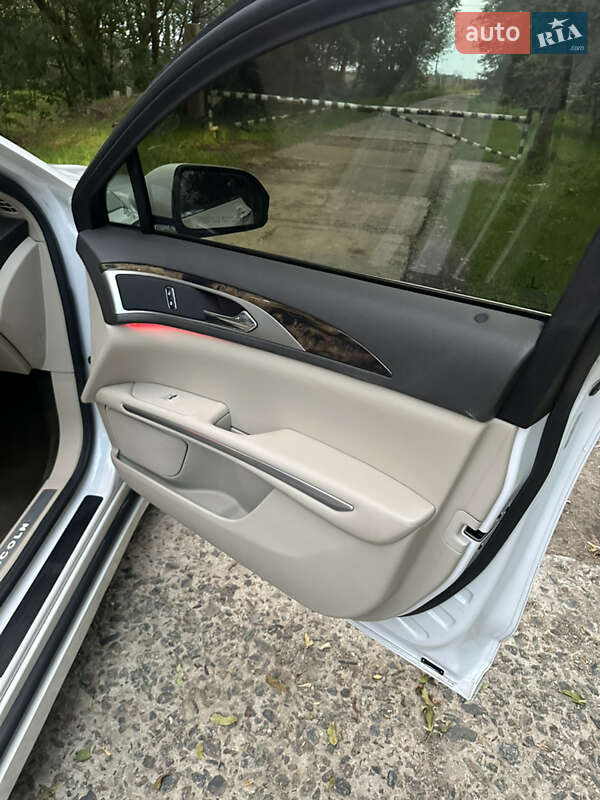 Седан Lincoln MKZ 2016 в Великодолинском