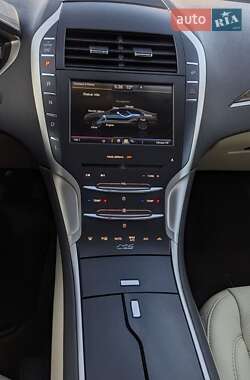Седан Lincoln MKZ 2014 в 