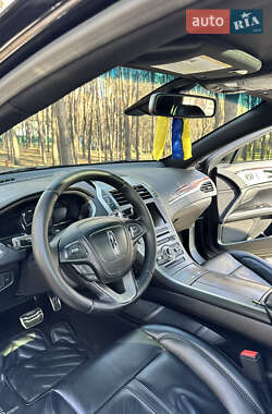 Седан Lincoln MKZ 2019 в 