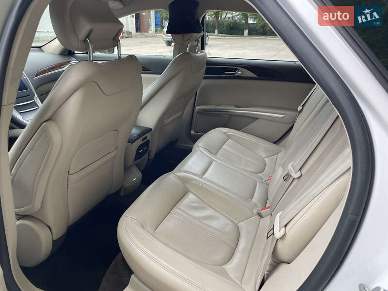 Седан Lincoln MKZ 2015 в Выгоде