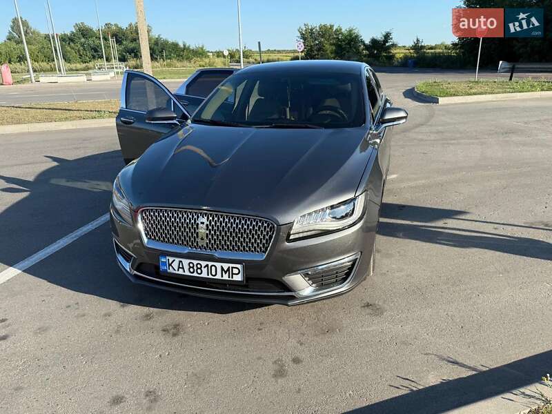 Седан Lincoln MKZ 2015 в Лохвице