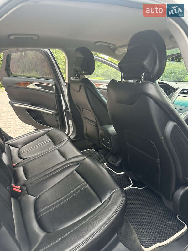 Седан Lincoln MKZ 2015 в Миргороде