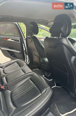Седан Lincoln MKZ 2015 в 