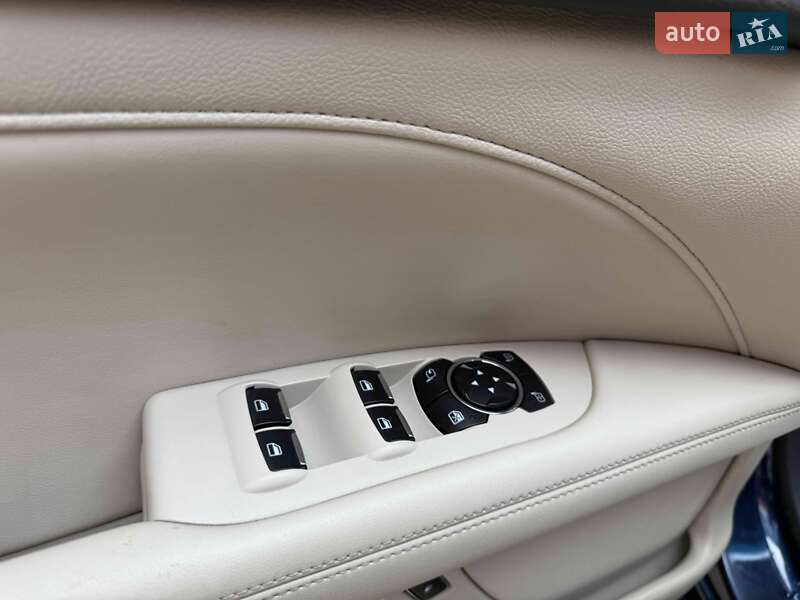 Седан Lincoln MKZ 2016 в Львові