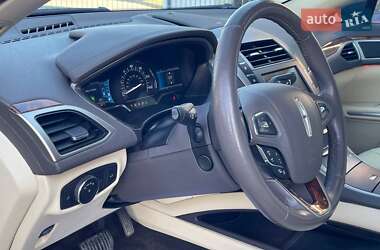Седан Lincoln MKZ 2013 в 