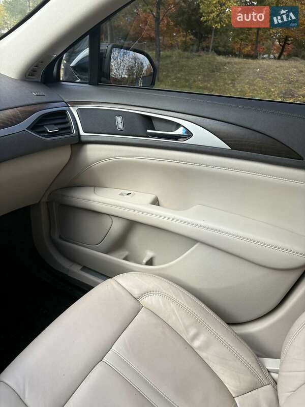 Седан Lincoln MKZ 2016 в Ужгороді