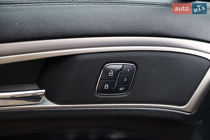 Седан Lincoln MKZ 2016 в Львові