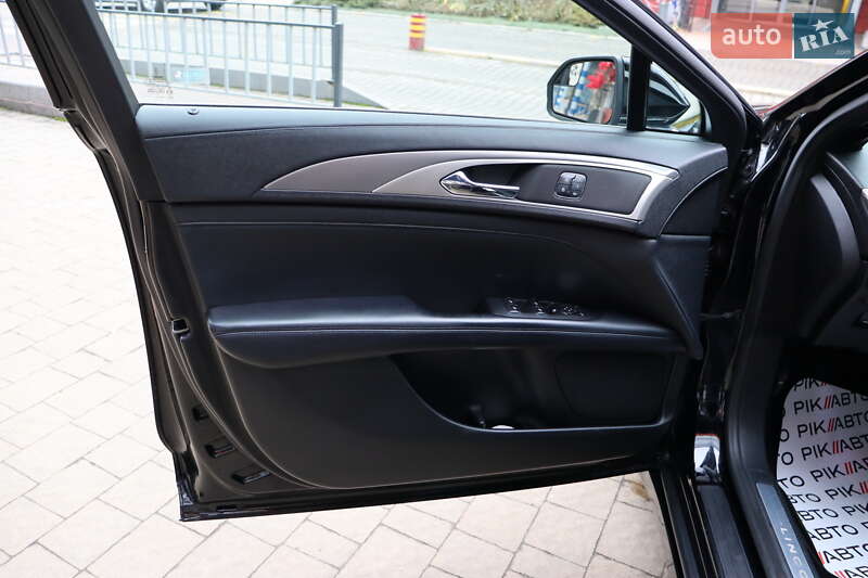 Седан Lincoln MKZ 2016 в Львові