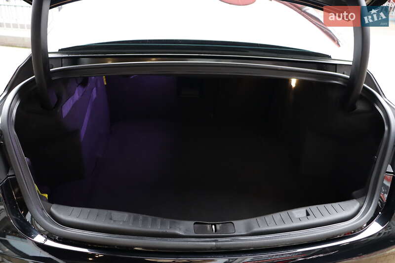 Седан Lincoln MKZ 2016 в Львові