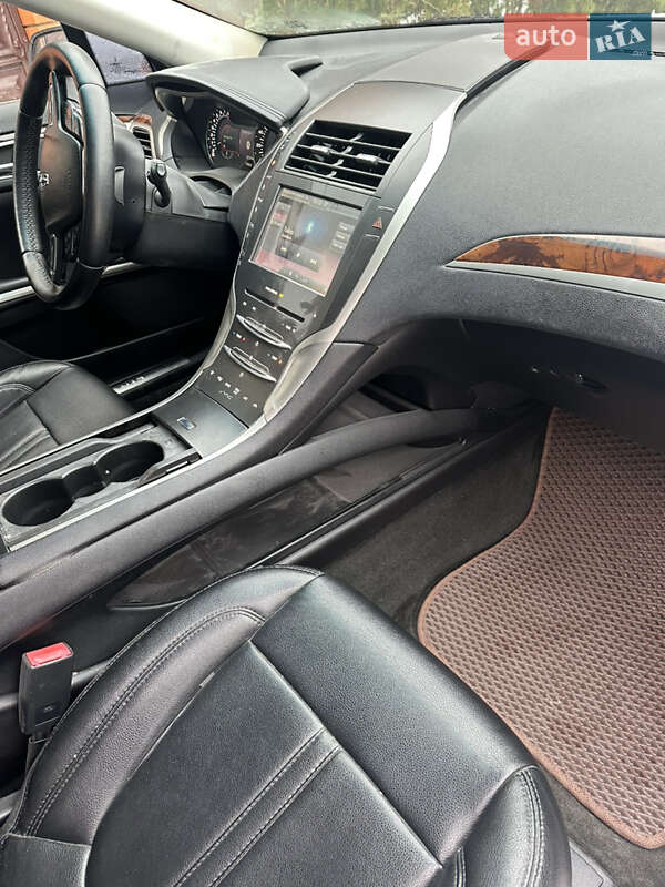 Седан Lincoln MKZ 2015 в Миргороде