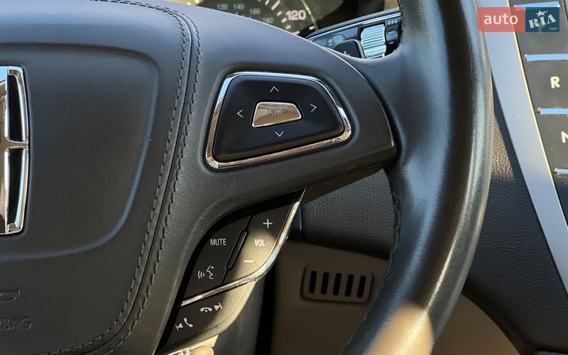 Седан Lincoln MKZ 2016 в Львове