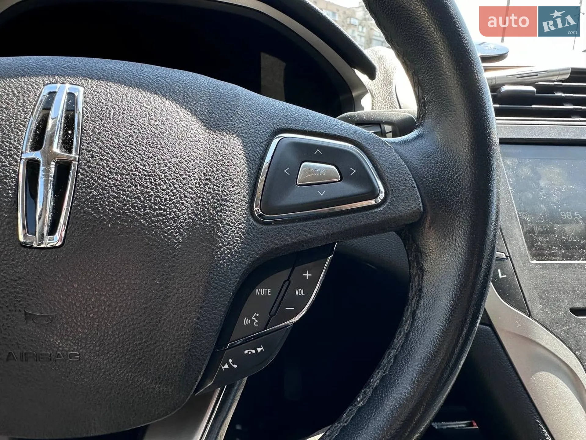 2016 Lincoln MKZ - мініатюра 19