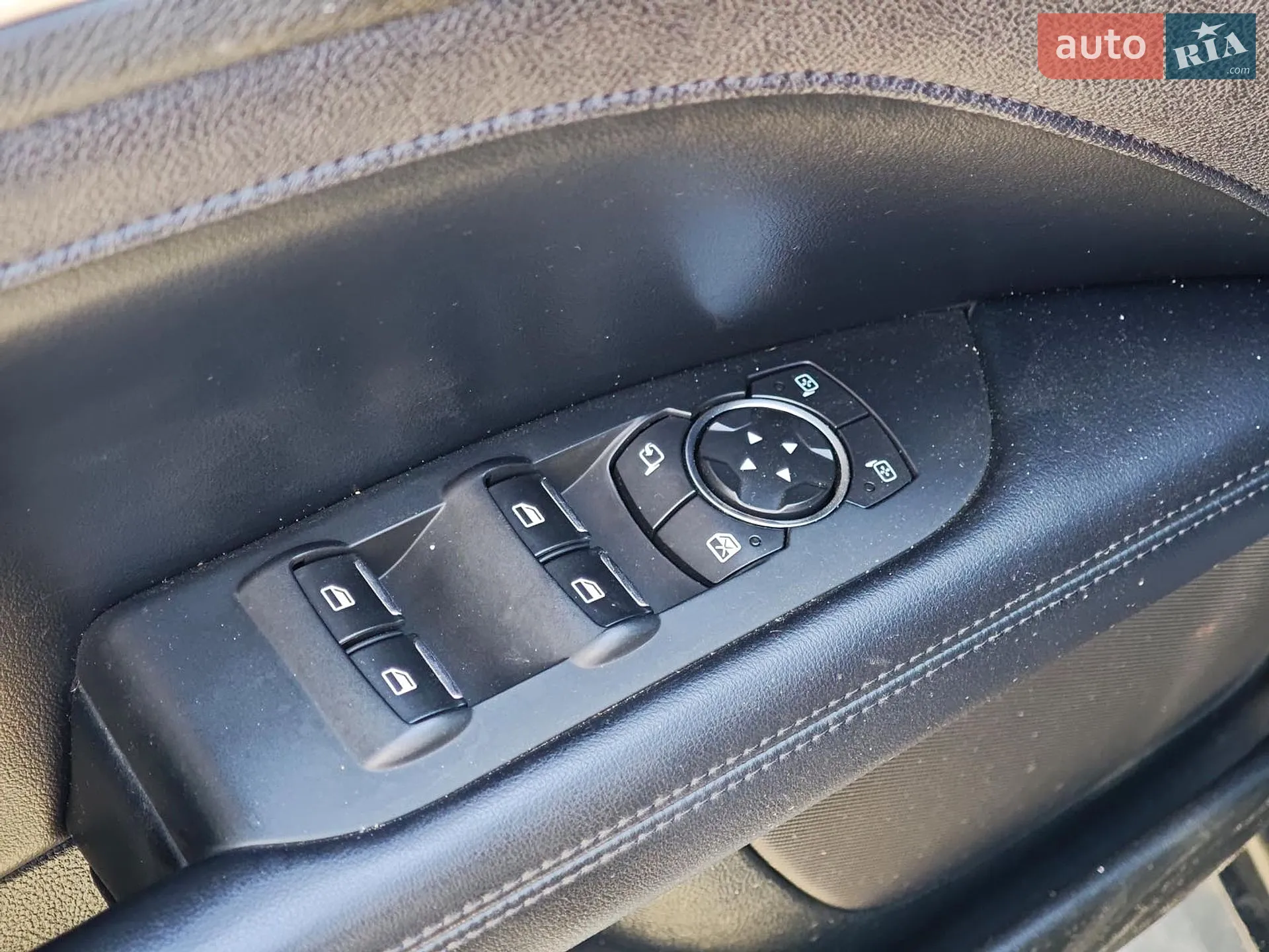2016 Lincoln MKZ - мініатюра 27
