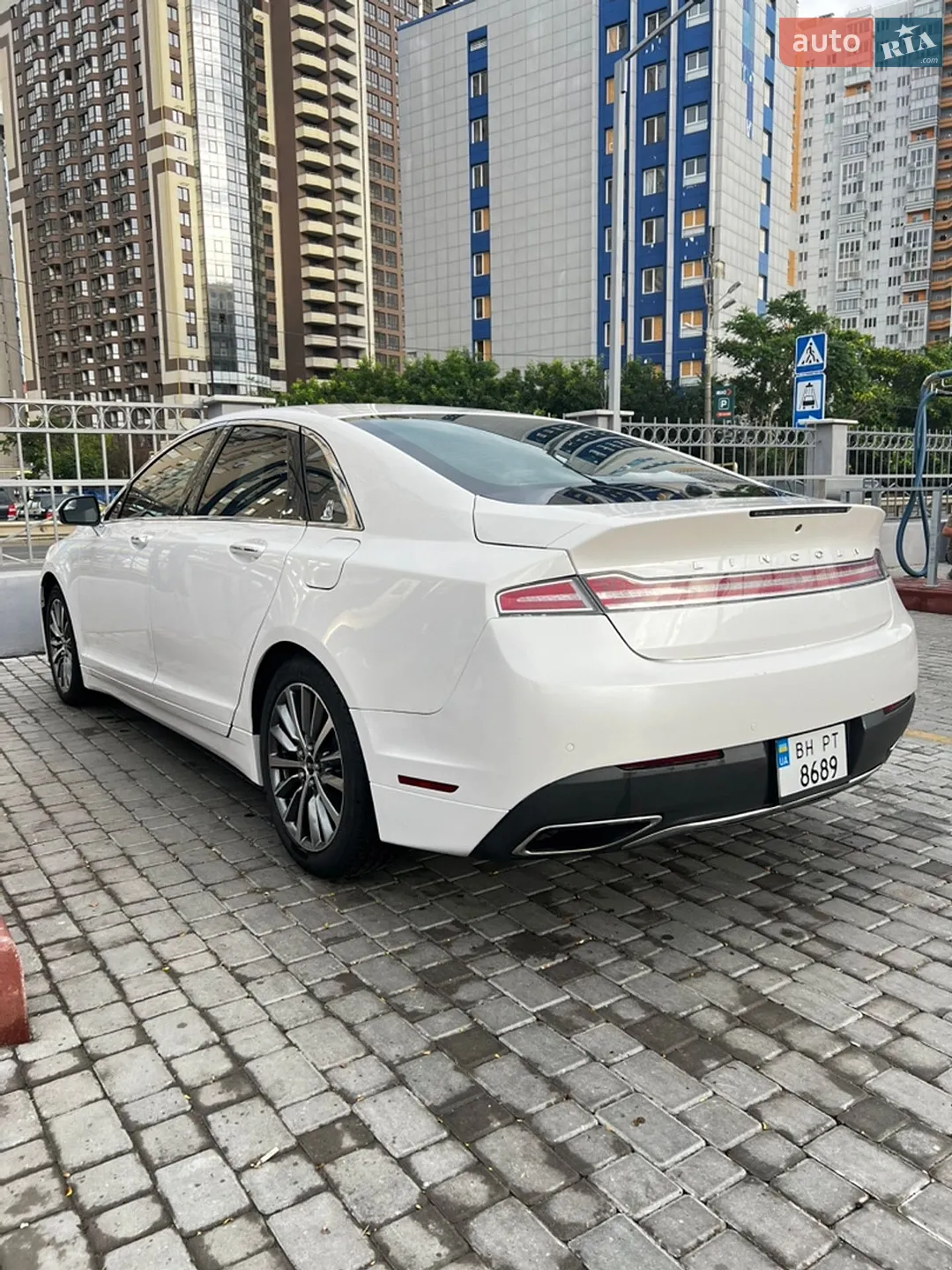 2016 Lincoln MKZ - мініатюра 8