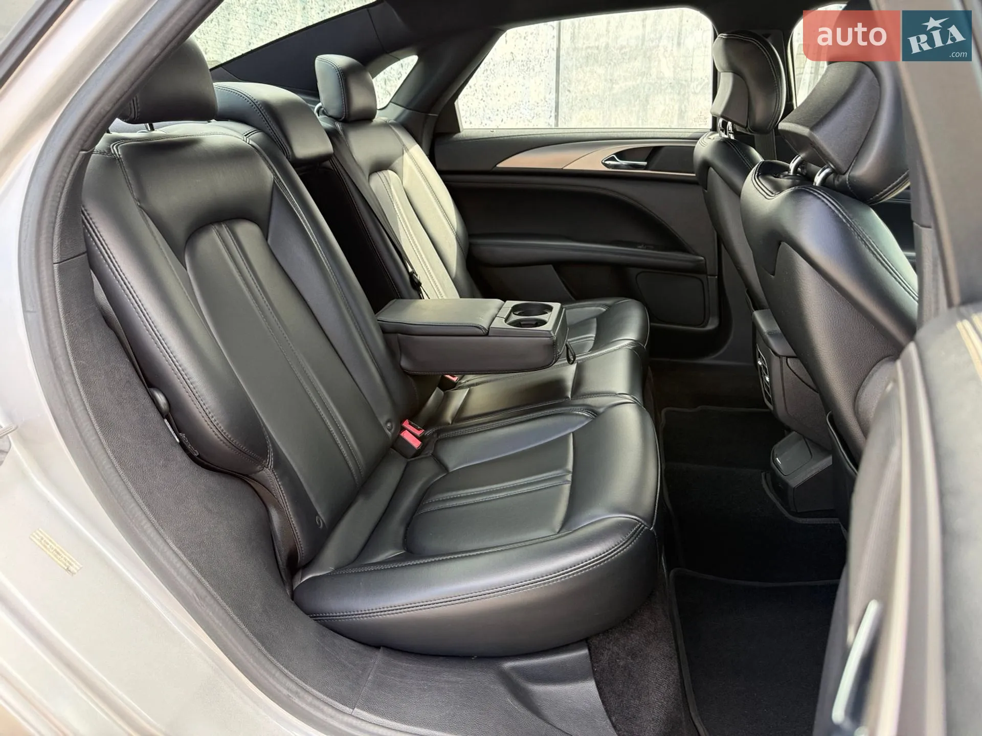 2016 Lincoln MKZ - мініатюра 38