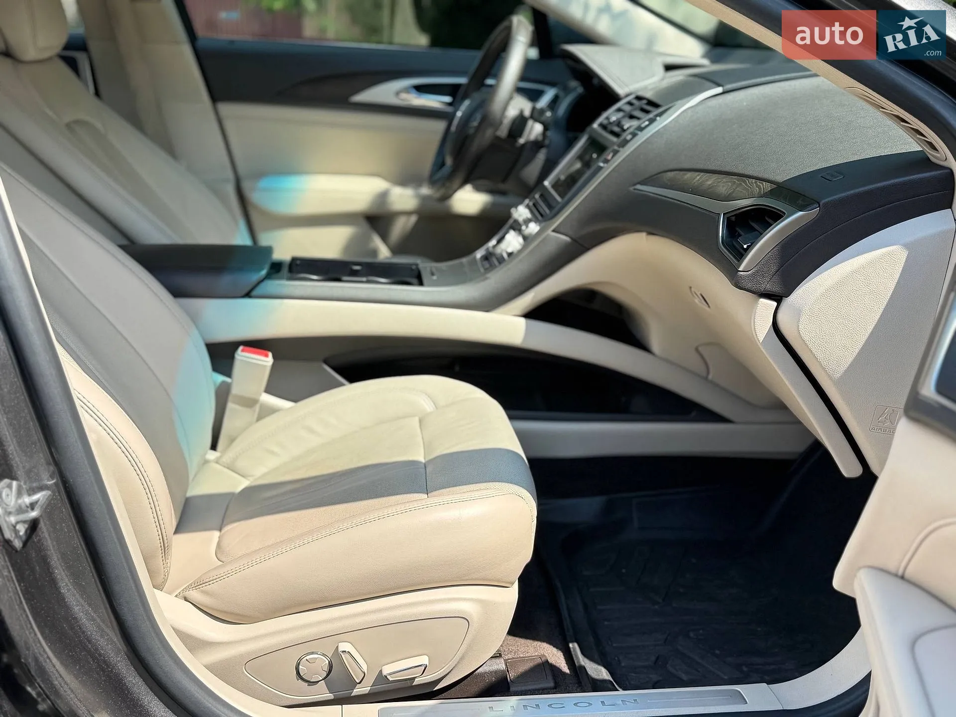 2016 Lincoln MKZ - мініатюра 14