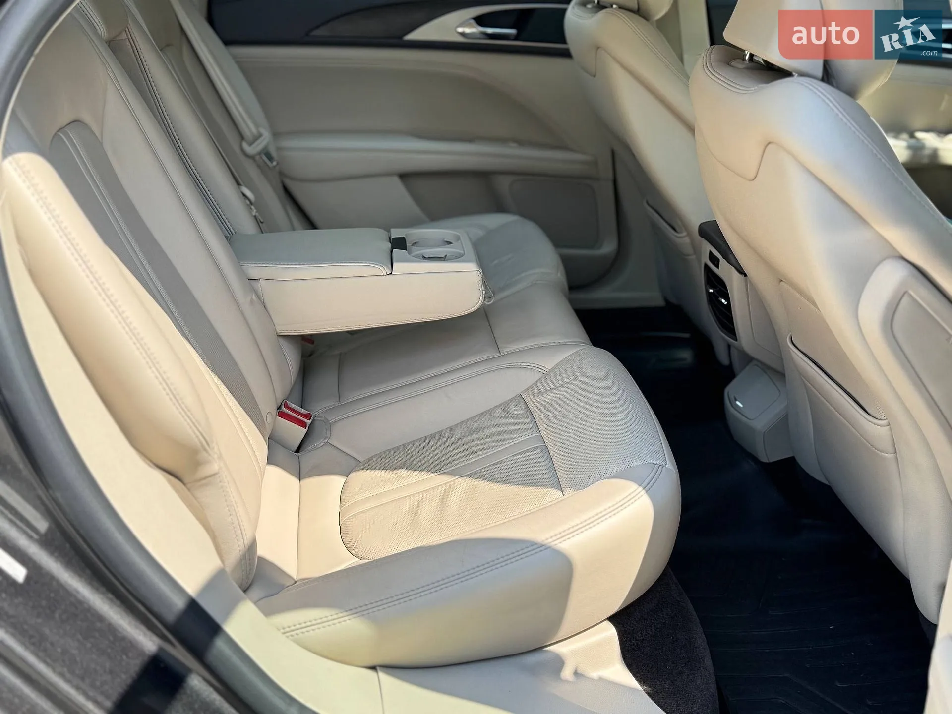 2016 Lincoln MKZ - мініатюра 16