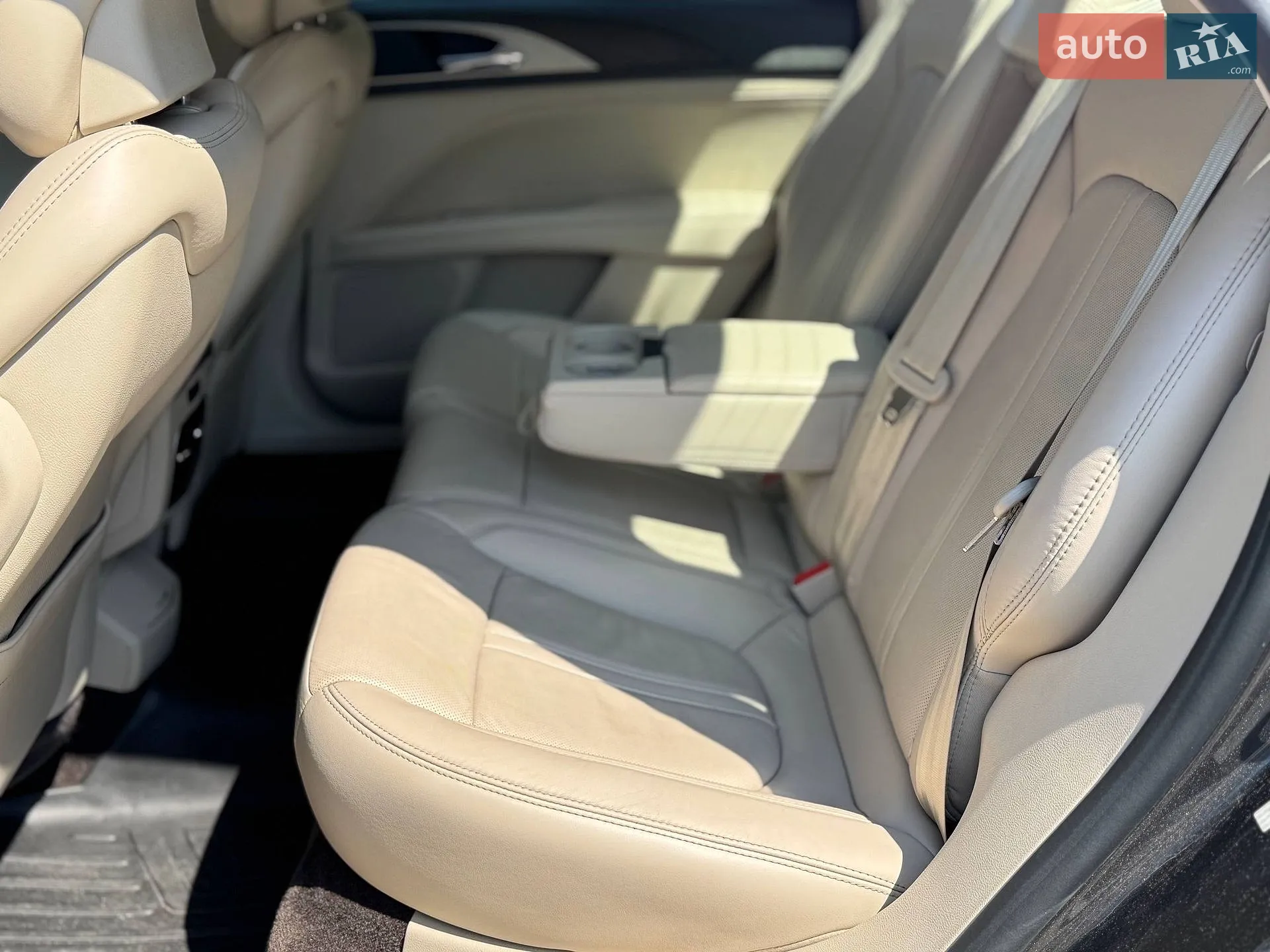 2016 Lincoln MKZ - мініатюра 15