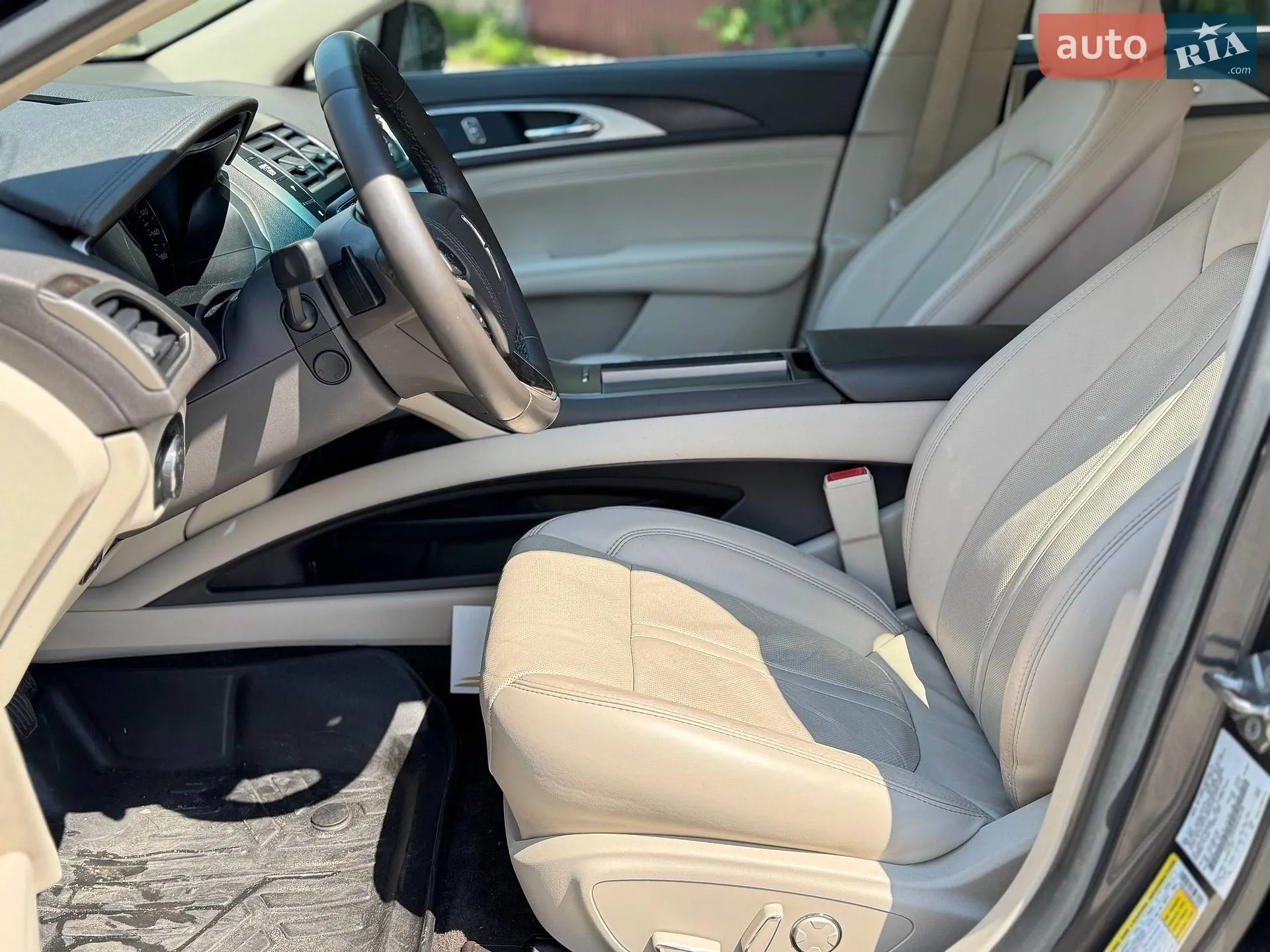 2016 Lincoln MKZ - мініатюра 17