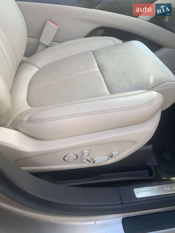 Позашляховик / Кросовер Lincoln Nautilus 2020 в Зміїві