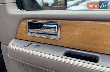Внедорожник / Кроссовер Lincoln Navigator 2007 в 