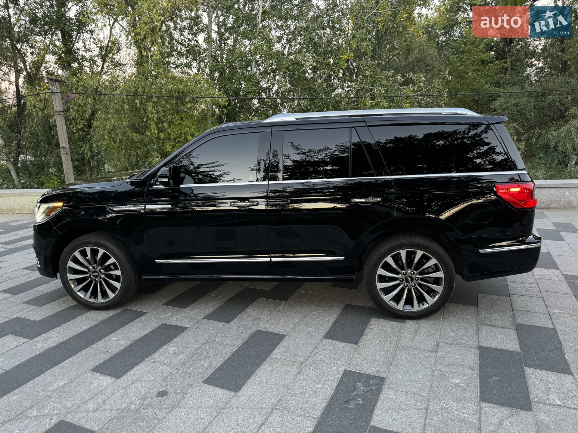 2019 Lincoln Navigator - мініатюра 12