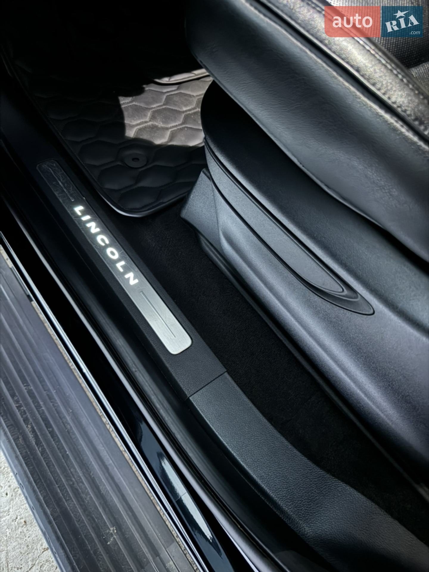 2018 Lincoln Navigator - мініатюра 3