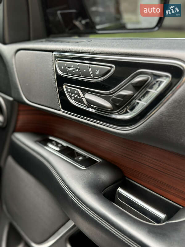 Внедорожник / Кроссовер Lincoln Navigator 2018 в Киеве фото 29 Внедорожник / Кроссовер Lincoln Navigator 2018 в Киеве