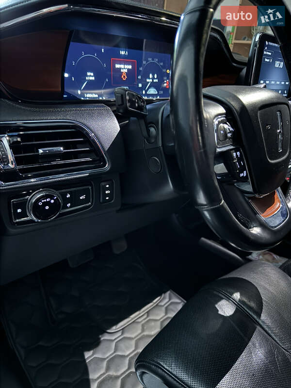 Внедорожник / Кроссовер Lincoln Navigator 2018 в Киеве фото 40 Внедорожник / Кроссовер Lincoln Navigator 2018 в Киеве