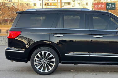 Внедорожник / Кроссовер Lincoln Navigator 2019 в 